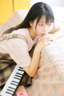 情侣接吻视频真人版